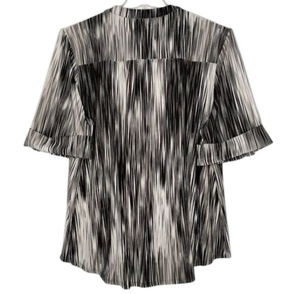 NWT Cocomo Plus Size 3X Grey Multi Color Stripe Print Pintuck 3/4 Sleeve Top - Picture 2 of 7